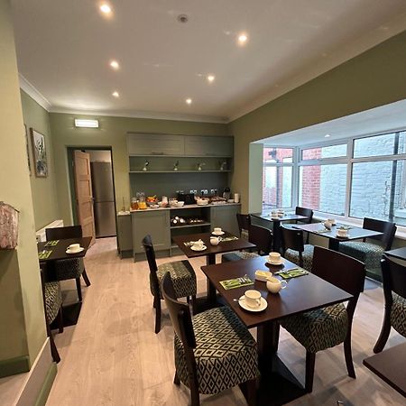 Hamilton Court Hotel Hoole Chester Exterior photo
