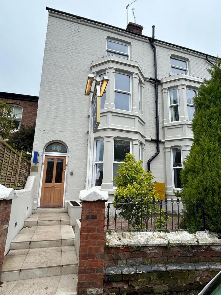 Hamilton Court Hotel Hoole Chester Exterior photo