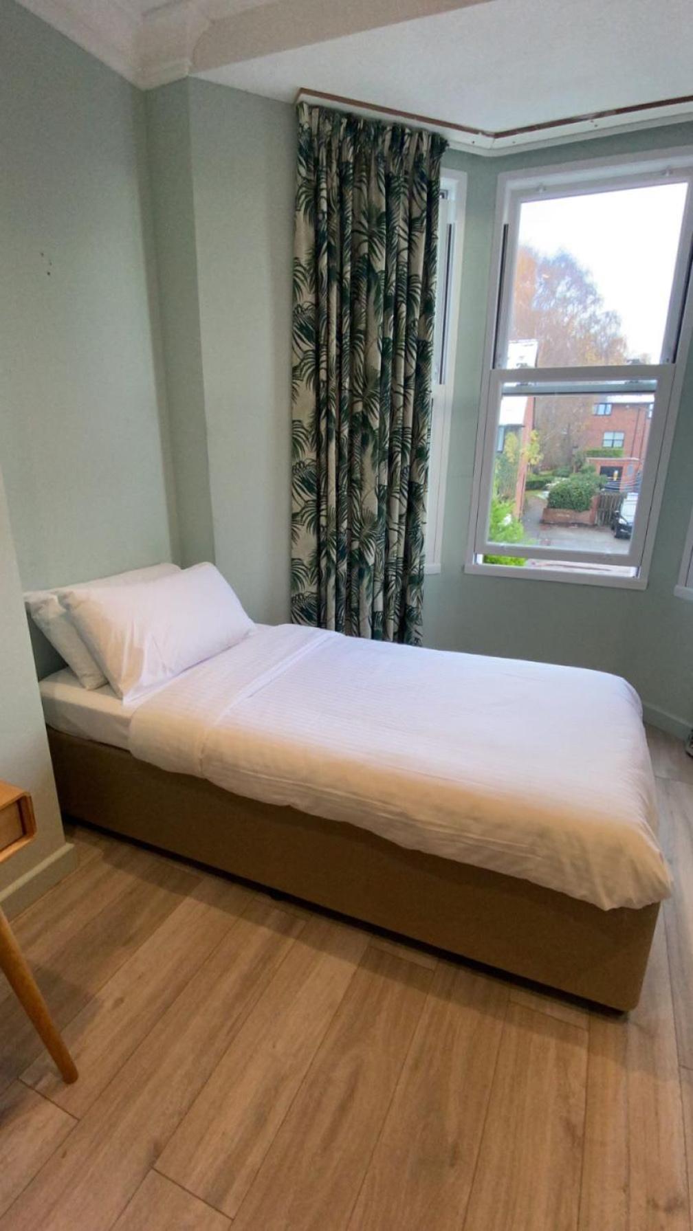 Hamilton Court Hotel Hoole Chester Exterior photo